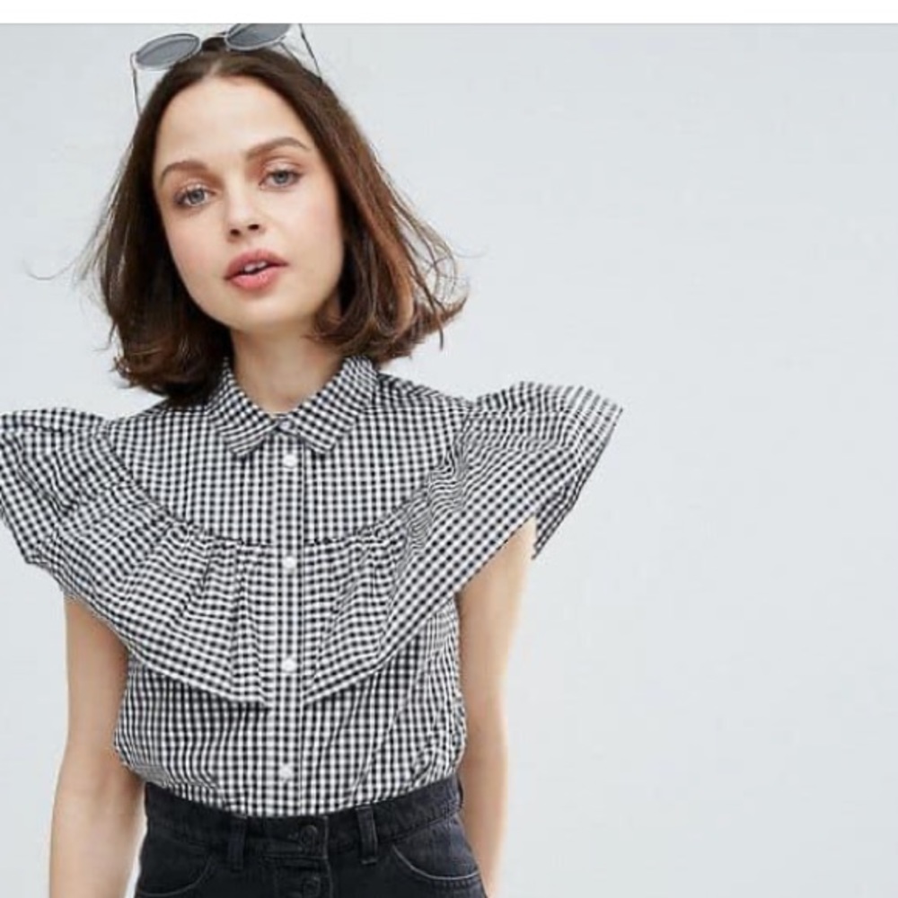 MONKI Gingham top Size M